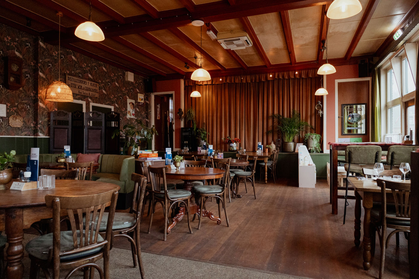 Restaurant interieur Les Deux Ponts 