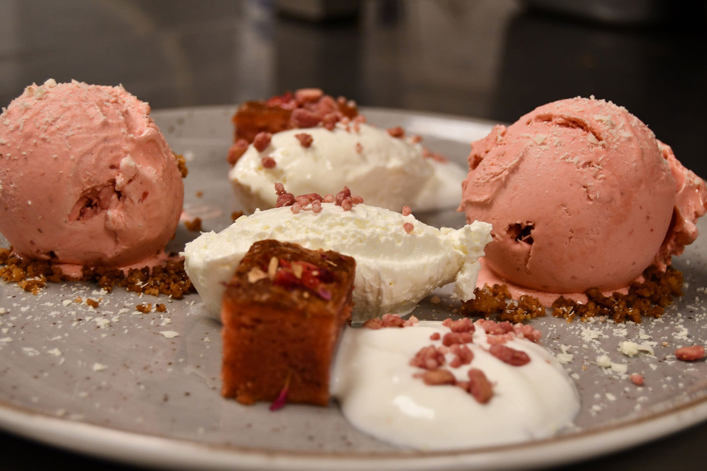 Les Deux Ponts dessert met ijs Desserts